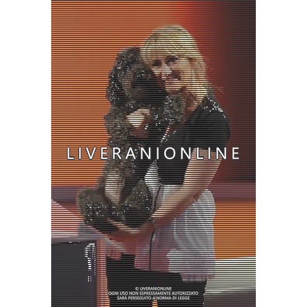 MILANO 31/5/2009 STUDI RAI DI CORSO SEMPIONE ULTIMA PUNTATA DELLA TRASMISSIONE TELEVISIVA: -CHE TEMPO CHE FA- NELLA FOTO LUCIANA LITTIZZETTO CON IL SUO CANE FOTO ROMANO/AG ALDO LIVERANI