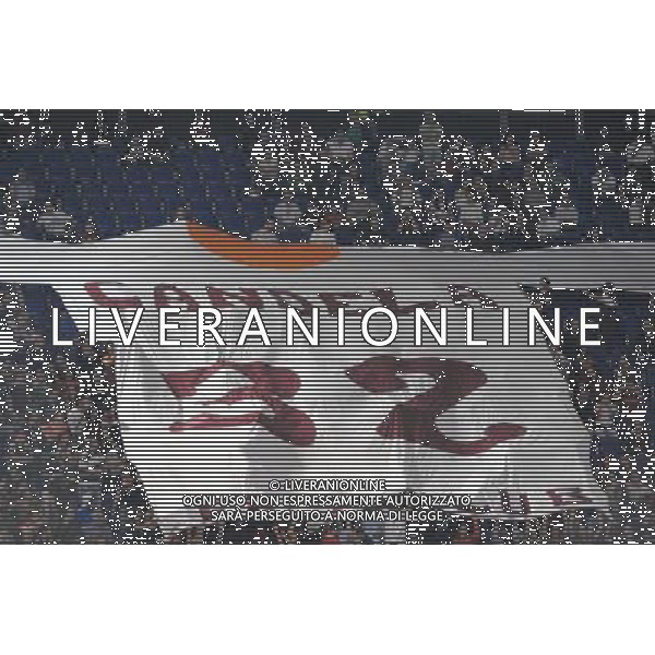 Roma - 05/06/2009 - Stadio Olimpico - Partita di addio al calcio giocato di Vincent Candela - Roma Campione d\'Italia 2000/2001 vs Francia Campione del mondo 1998 - nella foto: striscione dei tifosi del fans club di Candela maglia n. 32 ph. Corradetti / ag. Aldo Liverani Sas 