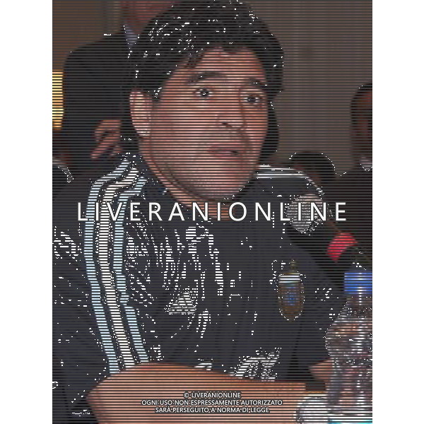 (090610) -- QUITO, June 10, 2009 -- Diego Armando Maradona, head coach of Argentina\'s national soccer team, attends a press conference in Quito, capital of Ecuador, June 9, 2009. Argentina will face Ecuador in Quito on June 10 in a South American qualifier match for the FIFA World Cup South Africa 2010. Santiago Armas) - Xinhua/Photoshot - Ag. Aldo Liverani sas ITALY ONLY