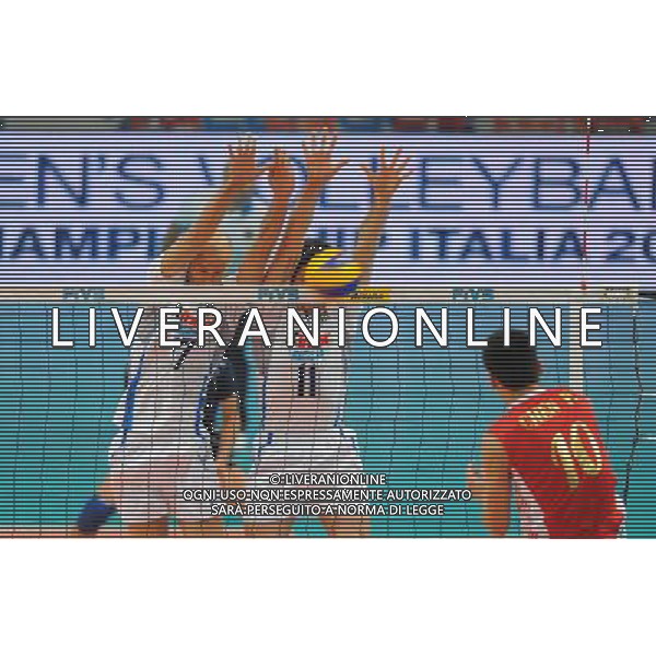 FIVB World League 2009 20¡ Edizione Pool A Verona - 12.06.2009 Italia-Cina Nella Foto:MURO DI SALA-SAVANI SU CHEN PING /Ph.Vitez-Ag. Aldo Liverani