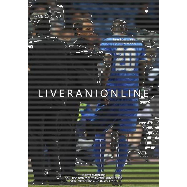 17¡ UEFA European U21 Championship 2007/2009 MD1 GroupA Helsingborg - Svezia 16.06.2009 Italia - Serbia Europei Under 21 Nella Foto: PIERLUIGI CASIRAGHI SALUTA MARIO BALOTELLI ALL\'USCITA /Ph.Vitez-Ag. Aldo Liverani