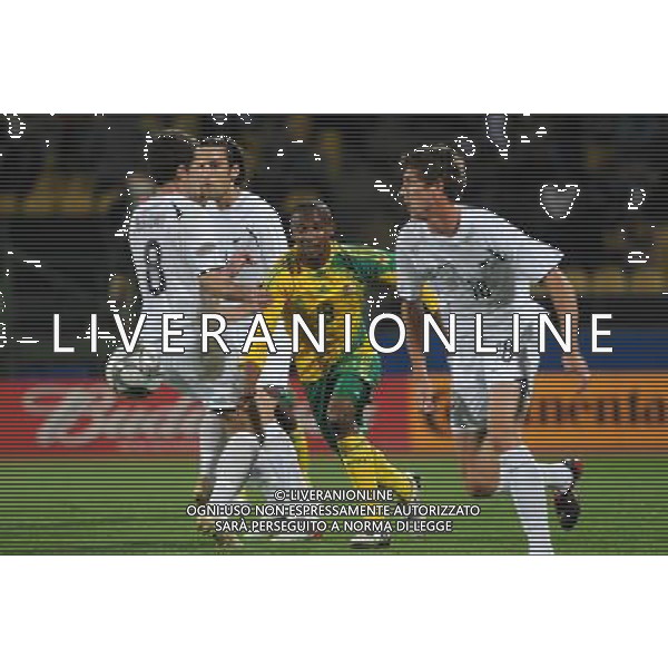 fanteni thembinkosi (south africa )boyens andy(new Zeland) JUNE 17, 2009 - Football : fifa confederation cup south africa 2009 ,Group Stage A, final match between South Africa 2-0 New Zeland at Royal Bafokeng Stadium ,Rustenburg, South Africa Sud Africa - Nuova Zelanda Confederation Cup 17/06/2009 ©Agenzia Aldo Liverani Sas 