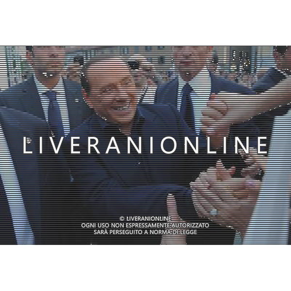 CINISELLO BALSAMO (MI) 19/6/2009 PIAZZA GRAMSCI CHIUSURA DELLA CAMPAGNA ELETTORALE PER L\' ELEZIONE DEL PRESIDENTE DELLA PROVINCIA DI MILANO E DEL SINDACO DI CINISELLO BALSAMO NELLA FOTO SILVIO BERLUSCONI FOTO ROMANO/AG ALDO LIVERANI