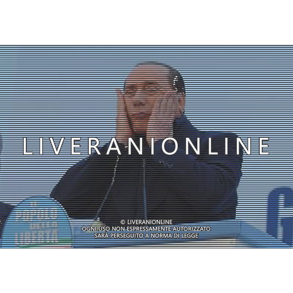 CINISELLO BALSAMO (MI) 19/6/2009 PIAZZA GRAMSCI CHIUSURA DELLA CAMPAGNA ELETTORALE PER L\' ELEZIONE DEL PRESIDENTE DELLA PROVINCIA DI MILANO E DEL SINDACO DI CINISELLO BALSAMO NELLA FOTO SILVIO BERLUSCONI FOTO ROMANO/AG ALDO LIVERANI