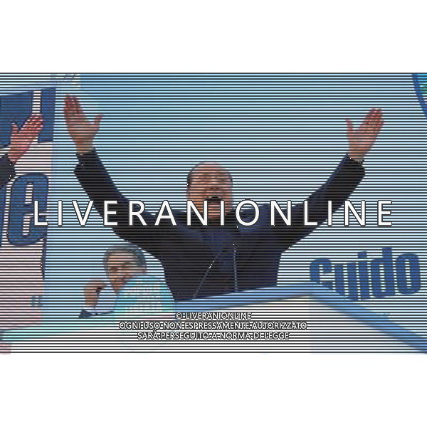 CINISELLO BALSAMO (MI) 19/6/2009 PIAZZA GRAMSCI CHIUSURA DELLA CAMPAGNA ELETTORALE PER L\' ELEZIONE DEL PRESIDENTE DELLA PROVINCIA DI MILANO E DEL SINDACO DI CINISELLO BALSAMO NELLA FOTO SILVIO BERLUSCONI FOTO ROMANO/AG ALDO LIVERANI