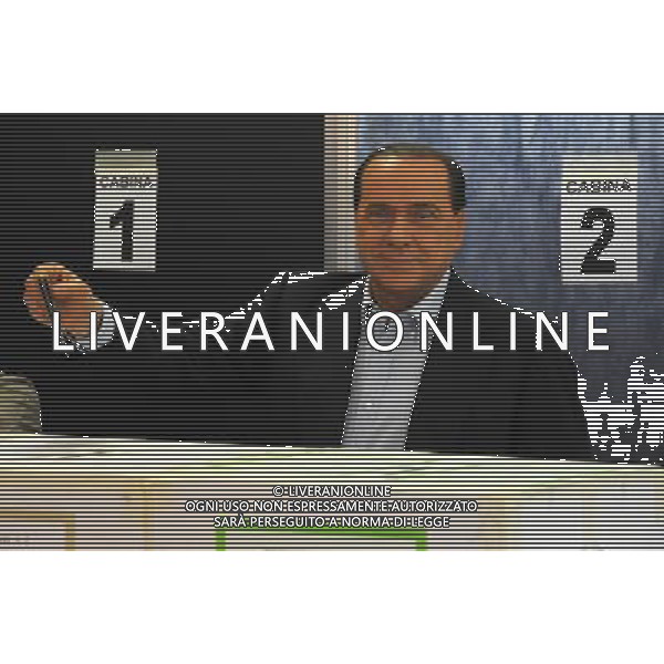 MILANO 21/6/2009 ELEZIONI PER IL REFERENDUM ED IL BALLOTTAGGIO PER LA PROVINCIA DI MILANO NELLA FOTO SILVIO BERLUSCONI AL SEGGIO ELETTORALE DI VIA SCARAMPO FOTO ROMANO/AG ALDO LIVERANI