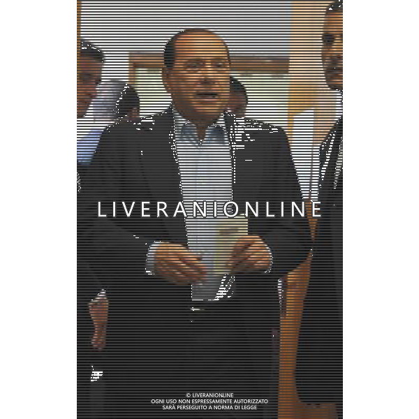MILANO 21/6/2009 ELEZIONI PER IL REFERENDUM ED IL BALLOTTAGGIO PER LA PROVINCIA DI MILANO NELLA FOTO SILVIO BERLUSCONI AL SEGGIO ELETTORALE DI VIA SCARAMPO FOTO ROMANO/AG ALDO LIVERANI