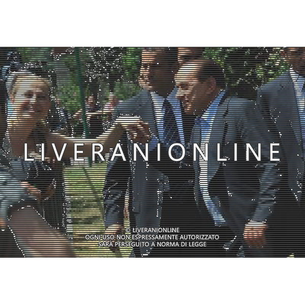 MILANO 21/6/2009 ELEZIONI PER IL REFERENDUM ED IL BALLOTTAGGIO PER LA PROVINCIA DI MILANO NELLA FOTO SILVIO BERLUSCONI AL SEGGIO ELETTORALE DI VIA SCARAMPO FOTO ROMANO/AG ALDO LIVERANI