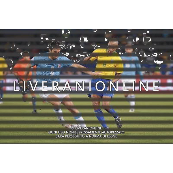 JUNE 21, 2009 - Football : fifa confederation cup south africa 2009 ,Group Stage B, final match between Italy 0-3 Brazil at Loftus Versfeld Stadium ,Pretoria, South Africa. NELLA FOTO toni luca (italy )gilberto silva(brazil) AG ALDO LIVERANI 