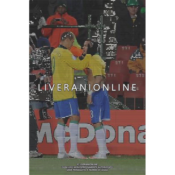 25/06/2009 CALCIO: fifa confederation cup south africa 2009 Ellis park Stadium ,Johannesburg, South Africa BRASILE SUD AFRICA nella foto l\'esultanza di daniel alves dopo il gol ph.ag.aldo liverani sas