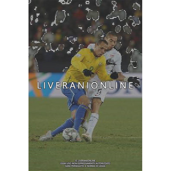 28/GIUGNO/2009 CALCIO SPORT Ellis park Stadium ,Johannesburg, SUD AFRICA fifa confederation cup south africa 2009 FINALE: USA BRASILE nella foto luis fabiano(brazil)onyewu oguchiy(usa) ph:AG.ALDO LIVERANI SAS 