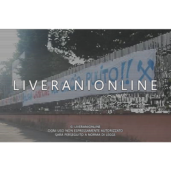 01/07/2009 BOLOGNA CONFERENZA STAMPA DELLA PRESIDENTESSA FRANCESCA MENARINI E SUO PADRE RENZO MENARINI NELLA FOTO: STRISCIONE PH.SCHICCHI/AG.ALDO LIVERANI SAS