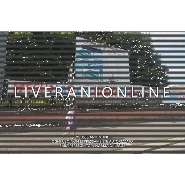 01/07/2009 BOLOGNA CONFERENZA STAMPA DELLA PRESIDENTESSA FRANCESCA MENARINI E SUO PADRE RENZO MENARINI NELLA FOTO:STRISCIONE PH.SCHICCHI/AG.ALDO LIVERANI SAS