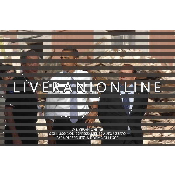 L\'AQUILA 8 LUGLIO 2009 G8: VISITA AL CENTRO DELL\'AQUILA DISTRUTTO DAL TERREMOTO NELLA FOTO: GUIDO BERTOLASO - BARAK OBAMA E SILVIO BERLUSCONI AGENZIA ALDO LIVERANI SAS