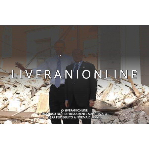 L\'AQUILA 8 LUGLIO 2009 G8: VISITA AL CENTRO DELL\'AQUILA DISTRUTTO DAL TERREMOTO NELLA FOTO: BARAK OBAMA E SILVIO BERLUSCONI AGENZIA ALDO LIVERANI SAS