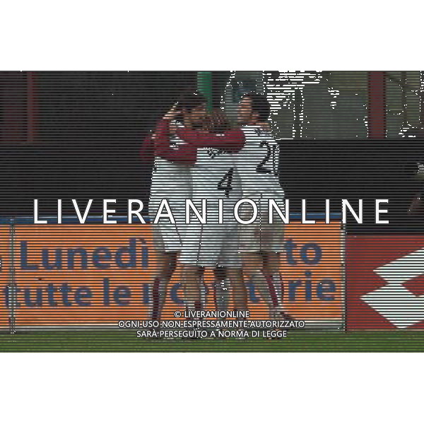 Inter - Reggina Coppa Italia Tim Cup 04/12/2003 nella foto Abbracci esultanza dopo il gol di Di Michele* foto Marco Luzzani/Agenzia Aldo liverani