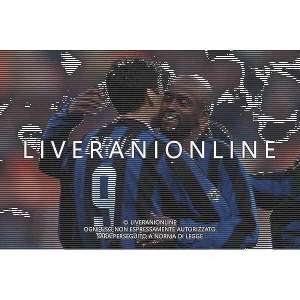Inter - Reggina Coppa Italia Tim Cup 04/12/2003 nella foto esultanza di Julio Cruz e Luciano dopo il gol* foto Marco Luzzani/Agenzia Aldo liverani