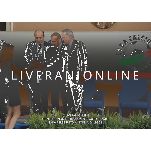 Roma - Salone d\'onore - 29/07/2009 - Sorteggio Calendari Serie A e B 2009/2010 - nella foto: giancarlo abete e gianni petrucci premono il pulsante sul computer ph. Corradetti / ag. Aldo LIVERANI