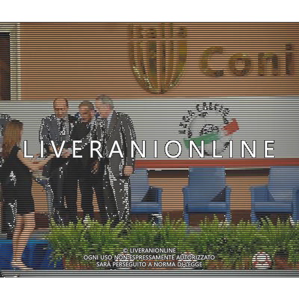 Roma - Salone d\'onore - 29/07/2009 - Sorteggio Calendari Serie A e B 2009/2010 - nella foto: giancarlo abete e gianni petrucci premono il pulsante sul computer ph. Corradetti / ag. Aldo LIVERANI