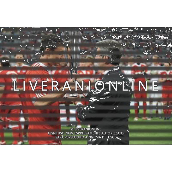 Audi Cup 2009 Finale 1¡-2¡ Posto Monaco di Baviera - 30.07.2009 Manchester United-Bayern Monaco Nella Foto:VAN BOMMEL ALZA LA COPPA /Ph.Vitez-Ag. Aldo Liverani