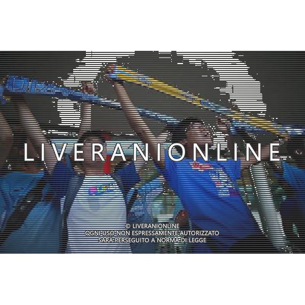 Arrivo dei giocatori della squadra della lazio all\'aeroporto di Pechino per la Supercoppa Italiana Chinese fans welcome Lazio players in Beijing, China, Sunday, Aug. 2, 2009. Scudetto holders Inter and Coppa Italia winners Lazio will compete in the Italian Super Cup in Beijing on August 8.(Photo By Zheng Ze/ColorChinaPhoto) /Agenzia Aldo Liverani Sas - ITALY ONLY -