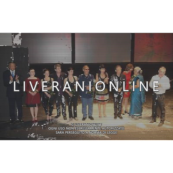 MILANO 30/6/2009 TEATRO DAL VERME VIA SAN GIOVANNI SUL MURO, 2 LA MILANESIANA: \'CANTORI DI STORIE INVISIBILI\' NELLA FOTO ABDULLAH IBRAHIM, ARTISTI \'BALLADE NOCTURNE\', AMIR NADERI, ELISABETTA SGARBI, GAO XINGJIAN, PICO FLORIDI, ANITA DESAI E RABIH ALAMEDDINE DURANTE I SALUTI FINALI FOTO ROMANO/AG ALDO LIVERANI