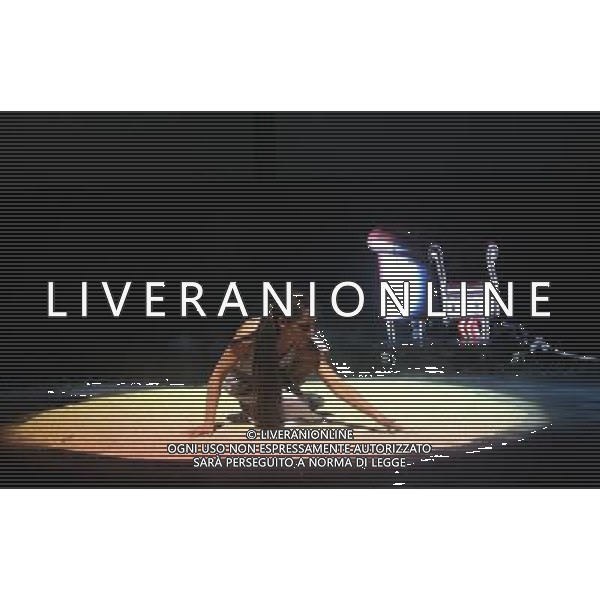 MILANO 30/6/2009 TEATRO DAL VERME VIA SAN GIOVANNI SUL MURO, 2 LA MILANESIANA: \'CANTORI DI STORIE INVISIBILI\' NELLA FOTO PERFORMANCE DEGLI ARTISTI DELLO SPETTACOLO DI GAO XINGJIAN: \'BALLADE NOCTURNE\' AL DAL VERME IN ANTEPRIMA MONDIALE FOTO ROMANO/AG ALDO LIVERANI