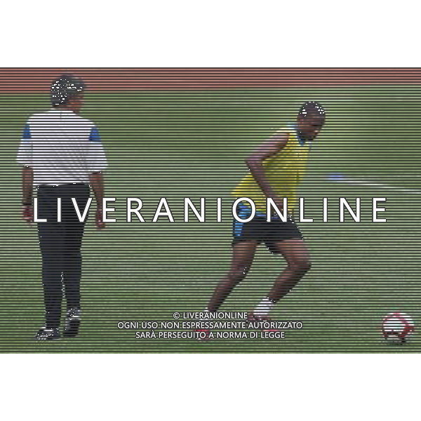 Allenamento dell\'Inter a Pechino per la Supercoppa Italiana 04/08/2009 Inter\'s manager Jose Mourinho (L) and player Samuel Eto\'o attend a training session for the upcoming Italian Super Cup in Beijing, China on Tuesday, Aug. 4, 2009. Scudetto holders Inter and Coppa Italia winners Lazio will compete in the Italian Super Cup in Beijing on August 8.(Photo By Qiu Feng/ColorChinaPhoto) /Agenzia Aldo Liverani Sas - ITALY ONLY -