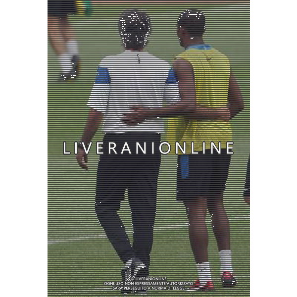 Allenamento dell\'Inter a Pechino per la Supercoppa Italiana 04/08/2009 Inter\'s manager Jose Mourinho (L) and player Samuel Eto\'o attend a training session for the upcoming Italian Super Cup in Beijing, China on Tuesday, Aug. 4, 2009. Scudetto holders Inter and Coppa Italia winners Lazio will compete in the Italian Super Cup in Beijing on August 8.(Photo By Qiu Feng/ColorChinaPhoto) /Agenzia Aldo Liverani Sas - ITALY ONLY -