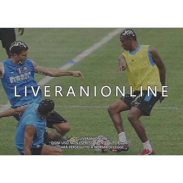 Allenamento dell\'Inter a Pechino per la Supercoppa Italiana 04/08/2009 Inter\'s Samuel Eto\'o (R) attends a training session for the upcoming Italian Super Cup in Beijing, China on Tuesday, Aug. 4, 2009. Scudetto holders Inter and Coppa Italia winners Lazio will compete in the Italian Super Cup in Beijing on August 8.(Photo By Qiu Feng/ColorChinaPhoto) /Agenzia Aldo Liverani Sas - ITALY ONLY -