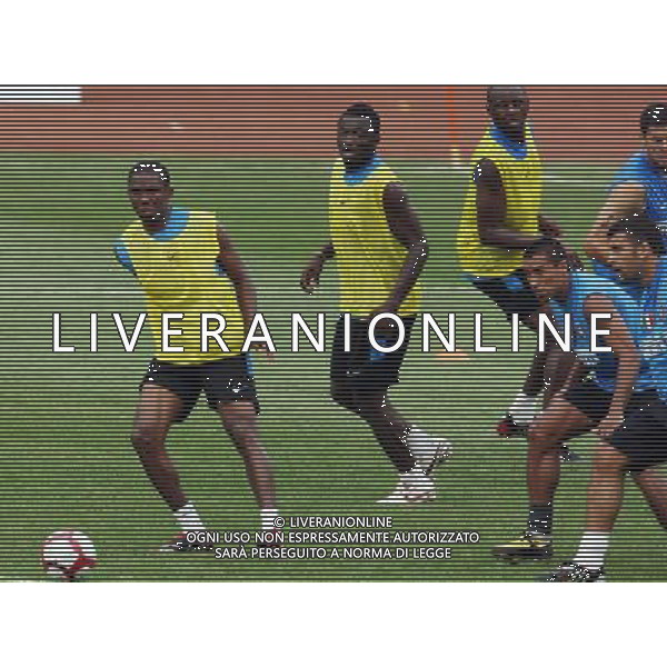 Allenamento dell\'Inter a Pechino per la Supercoppa Italiana 04/08/2009 Inter\'s Samuel Eto\'o (L) attends a training session for the upcoming Italian Super Cup in Beijing, China on Tuesday, Aug. 4, 2009. Scudetto holders Inter and Coppa Italia winners Lazio will compete in the Italian Super Cup in Beijing on August 8.(Photo By Qiu Feng/ColorChinaPhoto) /Agenzia Aldo Liverani Sas - ITALY ONLY -