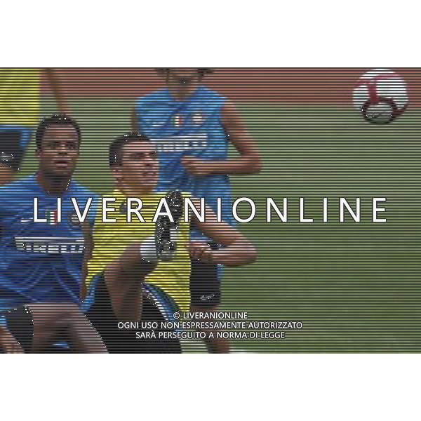 Allenamento dell\'Inter a Pechino per la Supercoppa Italiana 04/08/2009 Inter\'s Amantino Mancini (L) and Lucimar Lucio (R) attend a training session for the upcoming Italian Super Cup in Beijing, China on Tuesday, Aug. 4, 2009. Scudetto holders Inter and Coppa Italia winners Lazio will compete in the Italian Super Cup in Beijing on August 8.(Photo By Qiu Feng/ColorChinaPhoto) /Agenzia Aldo Liverani Sas - ITALY ONLY -