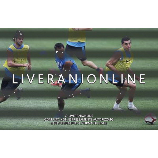 Allenamento dell\'Inter a Pechino per la Supercoppa Italiana 04/08/2009 Inter\'s Amantino Mancini (C) and Lucimar Lucio (R) attend a training session for the upcoming Italian Super Cup in Beijing, China on Tuesday, Aug. 4, 2009. Scudetto holders Inter and Coppa Italia winners Lazio will compete in the Italian Super Cup in Beijing on August 8.(Photo By Qiu Feng/ColorChinaPhoto) /Agenzia Aldo Liverani Sas - ITALY ONLY -