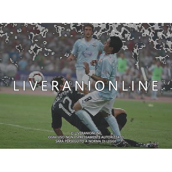 Lazio\'s Matuzalem (R) scores a gol against Inter during the Italian Super Cup at the National Stadium, also known as Bird\'s Nest, in Beijing, China on Saturday, Aug. 8, 2009. Lazio won the match 2-1.(Photo By Qiu Feng/ColorChinaPhoto) Inter - lazio Supercoppa Italiana a Pechino 08/08/2009 /Agenzia Aldo Liverani Sas - ITALY ONLY -