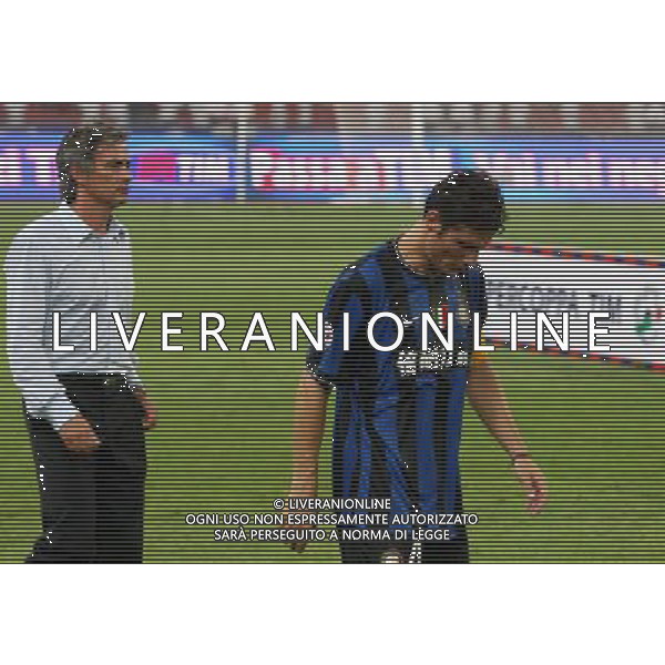 Inter\'s coach Jose Mourinho and player Javier Zanetti react during the Italian Super Cup against Lazio at the National Stadium, also known as Bird\'s Nest, in Beijing, China on Saturday, Aug. 8, 2009. Lazio won the match 2-1.(Photo By Qiu Feng/ColorChinaPhoto) Inter - lazio Supercoppa Italiana a Pechino 08/08/2009 /Agenzia Aldo Liverani Sas - ITALY ONLY -