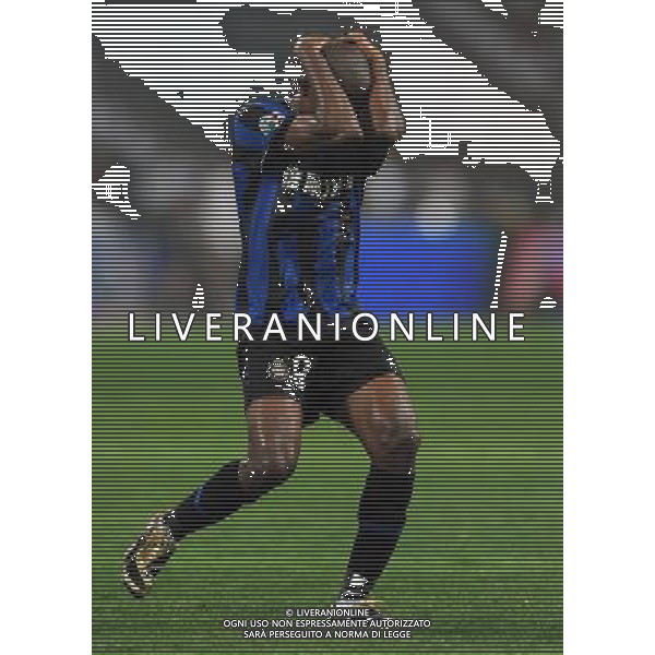 (090808) -- BEIJING, Aug. 8, 2009 -- Inter Milan\'s Samuel Eto\'o reacts after missing a goal during the Italian Super Cup soccer match against Lazio at the National Stadium in Beijing, capital of China, Aug. 8, 2009. Inter Milan lost the match 1-2. Guo Yong) (txy/) Inter - Lazio Supercoppa Italiana a Pechino 08/08/2009 /Agenzia Aldo Liverani Sas - ITALY ONLY -
