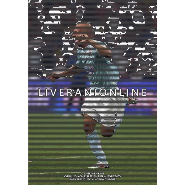 (090808) -- BEIJING, Aug. 8, 2009 -- Lazio\'s Rocchi celebrates his goal during the Italian Super Cup soccer match against Inter Milan at the National Stadium in Beijing, capital of China, Aug. 8, 2009. Lazio won the match 2-1. Han Yan) Inter - Lazio Supercoppa Italiana a Pechino 08/08/2009 esultanza dopo il gol di tommaso rocchi /Agenzia Aldo Liverani Sas - ITALY ONLY -