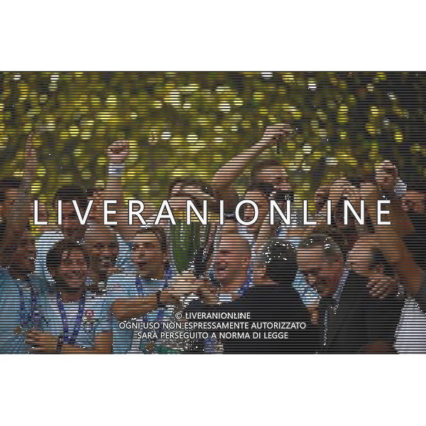 (090808) -- BEIJING, Aug. 8, 2009 -- The Lazio team celebrates with the trophy after the Italian Super Cup soccer match against Inter Milan at the National Stadium in Beijing, capital of China, Aug. 8, 2009. Lazio won the match 2-1. Fei Maohua) (txy/) Inter - Lazio Supercoppa Italiana a Pechino 08/08/2009 esultanza festeggiamenti lazio con la coppa /Agenzia Aldo Liverani Sas - ITALY ONLY -