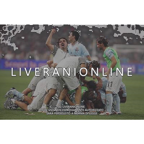 (090808) -- BEIJING, Aug. 8, 2009 -- The Lazio team celebrates victory after the Italian Super Cup soccer match against Inter Milan at the National Stadium in Beijing, capital of China, Aug. 8, 2009. Lazio won the match 2-1. Han Yan) (txy/) Inter - Lazio Supercoppa Italiana a Pechino 08/08/2009 - abbracci esultanza festeggiamenti /Agenzia Aldo Liverani Sas - ITALY ONLY -
