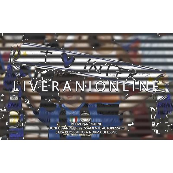 (090808) -- BEIJING, Aug. 8, 2009 -- A fan of Inter Milan waits for the start of the Italian Super Cup soccer match between Inter Milan and Lazio at the National Stadium in Beijing, capital of China, Aug. 8, 2009. Liao Yujie) (txy/) Inter - Lazio Supercoppa Italiana a Pechino 08/08/2009 - tifosi inter /Agenzia Aldo Liverani Sas - ITALY ONLY -