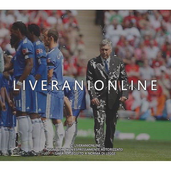  CHELSEA-MANCHESTER UNITED Community Shield 09/08/2009 NELLA FOTO Carlo Ancelotti , Manager of Chelsea cannot watch the penalty shoot out during the Community Shield at Wembley between the Champions of England Manchester United and the winner of the FA Cup Chelsea as curtain raiser of the new 09/10 season on 08/08/2008. AG ALDO LIVERANI