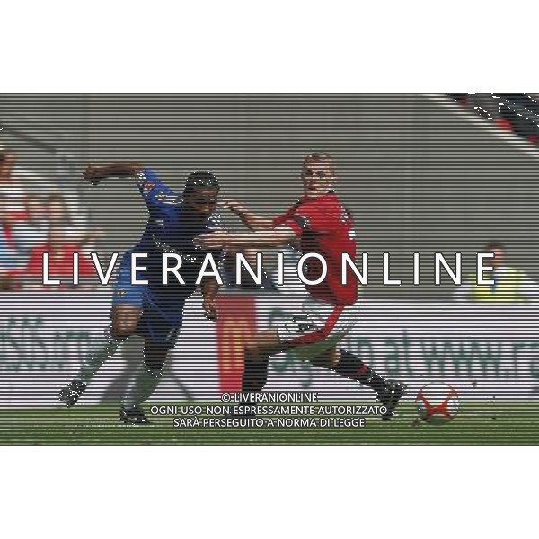  CHELSEA-MANCHESTER UNITED Community Shield 09/08/2009 NELLA FOTO Florent Malouda of Chelsea and Darren Fletcher of Manchester Utd during the Community Shield at Wembley between the Champions of England Manchester United and the winner of the FA Cup Chelsea as curtain raiser of the new 09/10 season on 08/08/2008 AG ALDO LIVERANI