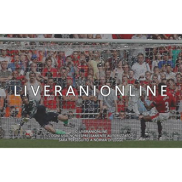  CHELSEA-MANCHESTER UNITED Community Shield 09/08/2009 NELLA FOTO Petr Cech of Chelsea makes the vital save on Patrice Evra of Manchester Utd during the Community Shield at Wembley between the Champions of England Manchester United and the winner of the FA Cup Chelsea as curtain raiser of the new 09/10 season on 08/08/2008 AG ALDO LIVERANI