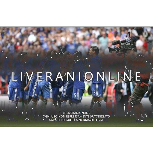  CHELSEA-MANCHESTER UNITED Community Shield 09/08/2009 NELLA FOTO Salomon Kalou of Chelsea celebrates with teamates after scoring the winning goal from the Penalty spot under the gaze of the TV cameras , Chelsea v Man Utd, FA Community Shield, Wembley Stadium, London AG ALDO LIVERANI