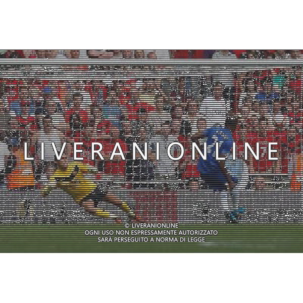  CHELSEA-MANCHESTER UNITED Community Shield 09/08/2009 NELLA FOTO Salomon Kalou of Chelsea scores final penalty during the Community Shield at Wembley between the Champions of England Manchester United and the winner of the FA Cup Chelsea as curtain raiser of the new 09/10 season on 08/08/2008 AG ALDO LIVERANI
