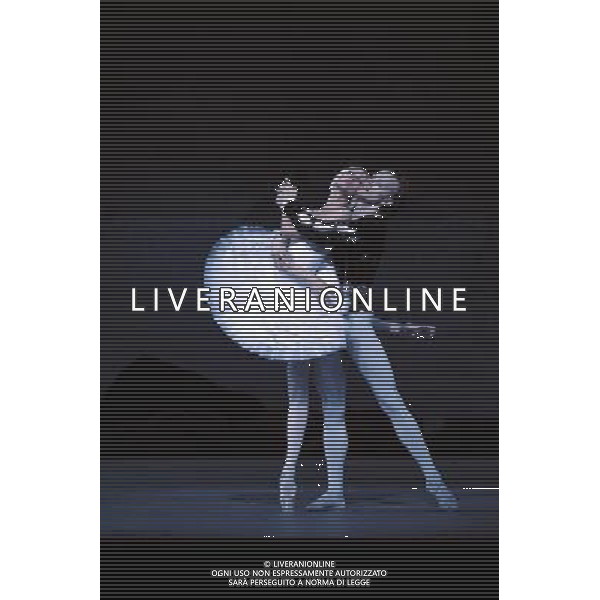 The Mariinsky Ballet perform Swan Lake. Alina Somova has Odette/Odile, Denis Matvienko has Prince Siegfried, Andrei Ivanov has The Jester and Elena Bazhenova has The Princess Regent. Royal Opera House, Covent Garden, London. Friday August 07, 2009. Balletto \'Il Lago dei Cigni\' /Agenzia Aldo Liverani Sas - ITALY ONLY -