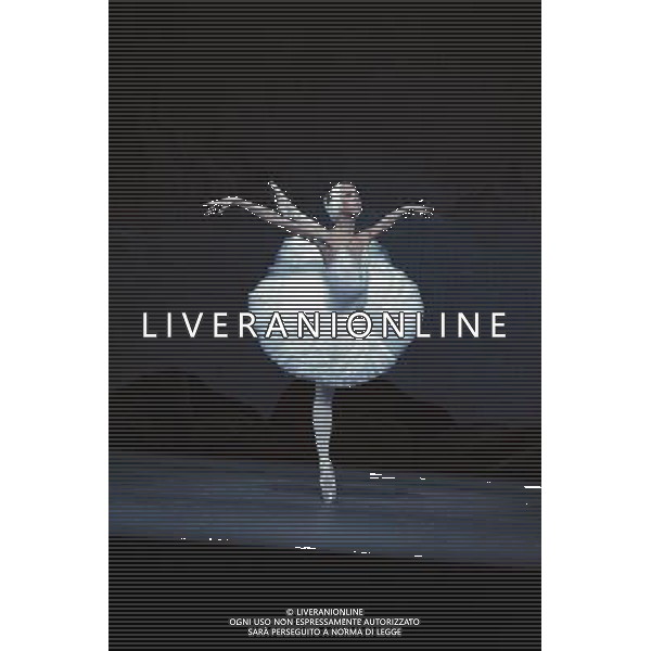 The Mariinsky Ballet perform Swan Lake. Alina Somova has Odette/Odile, Denis Matvienko has Prince Siegfried, Andrei Ivanov has The Jester and Elena Bazhenova has The Princess Regent. Royal Opera House, Covent Garden, London. Friday August 07, 2009. Balletto \'Il Lago dei Cigni\' /Agenzia Aldo Liverani Sas - ITALY ONLY -