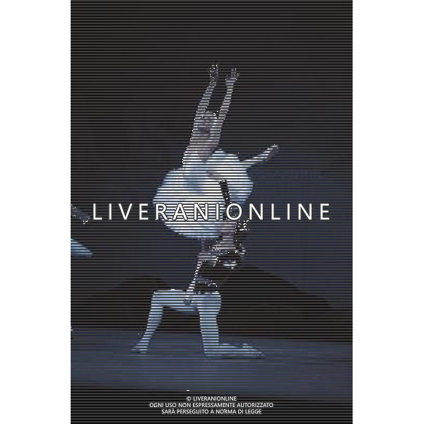 The Mariinsky Ballet perform Swan Lake. Alina Somova has Odette/Odile, Denis Matvienko has Prince Siegfried, Andrei Ivanov has The Jester and Elena Bazhenova has The Princess Regent. Royal Opera House, Covent Garden, London. Friday August 07, 2009. Balletto \'Il Lago dei Cigni\' /Agenzia Aldo Liverani Sas - ITALY ONLY -