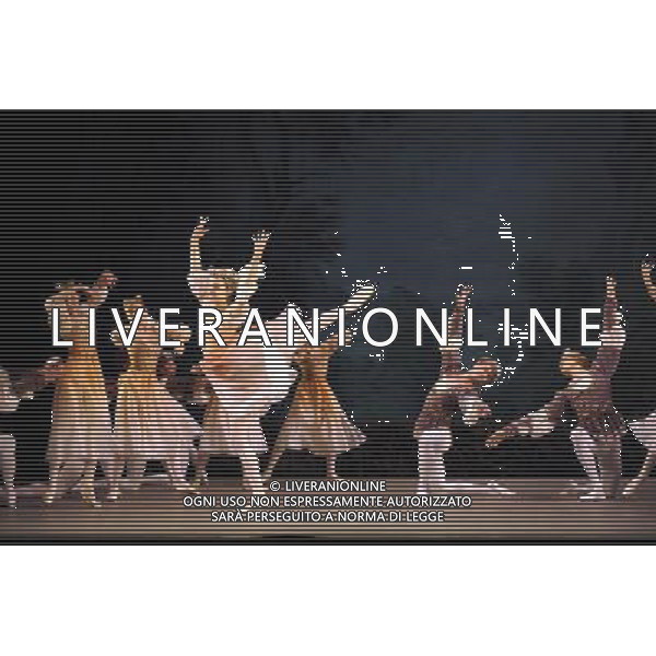 The Mariinsky Ballet perform Swan Lake. Alina Somova has Odette/Odile, Denis Matvienko has Prince Siegfried, Andrei Ivanov has The Jester and Elena Bazhenova has The Princess Regent. Royal Opera House, Covent Garden, London. Friday August 07, 2009. Balletto \'Il Lago dei Cigni\' /Agenzia Aldo Liverani Sas - ITALY ONLY -
