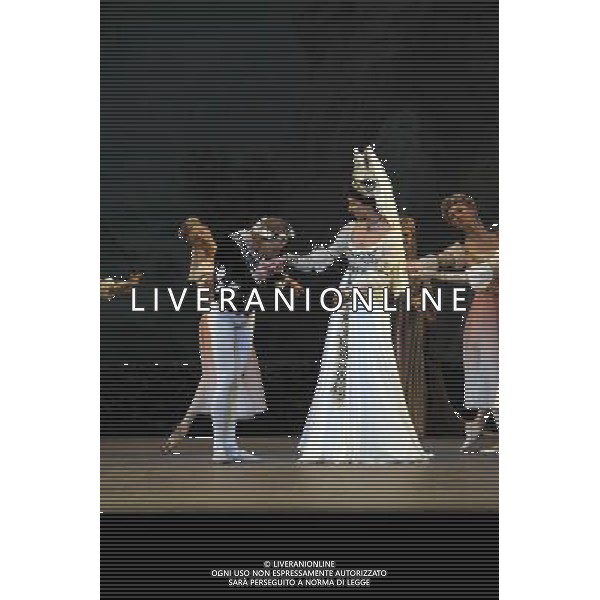The Mariinsky Ballet perform Swan Lake. Alina Somova has Odette/Odile, Denis Matvienko has Prince Siegfried, Andrei Ivanov has The Jester and Elena Bazhenova has The Princess Regent. Royal Opera House, Covent Garden, London. Friday August 07, 2009. Balletto \'Il Lago dei Cigni\' /Agenzia Aldo Liverani Sas - ITALY ONLY -
